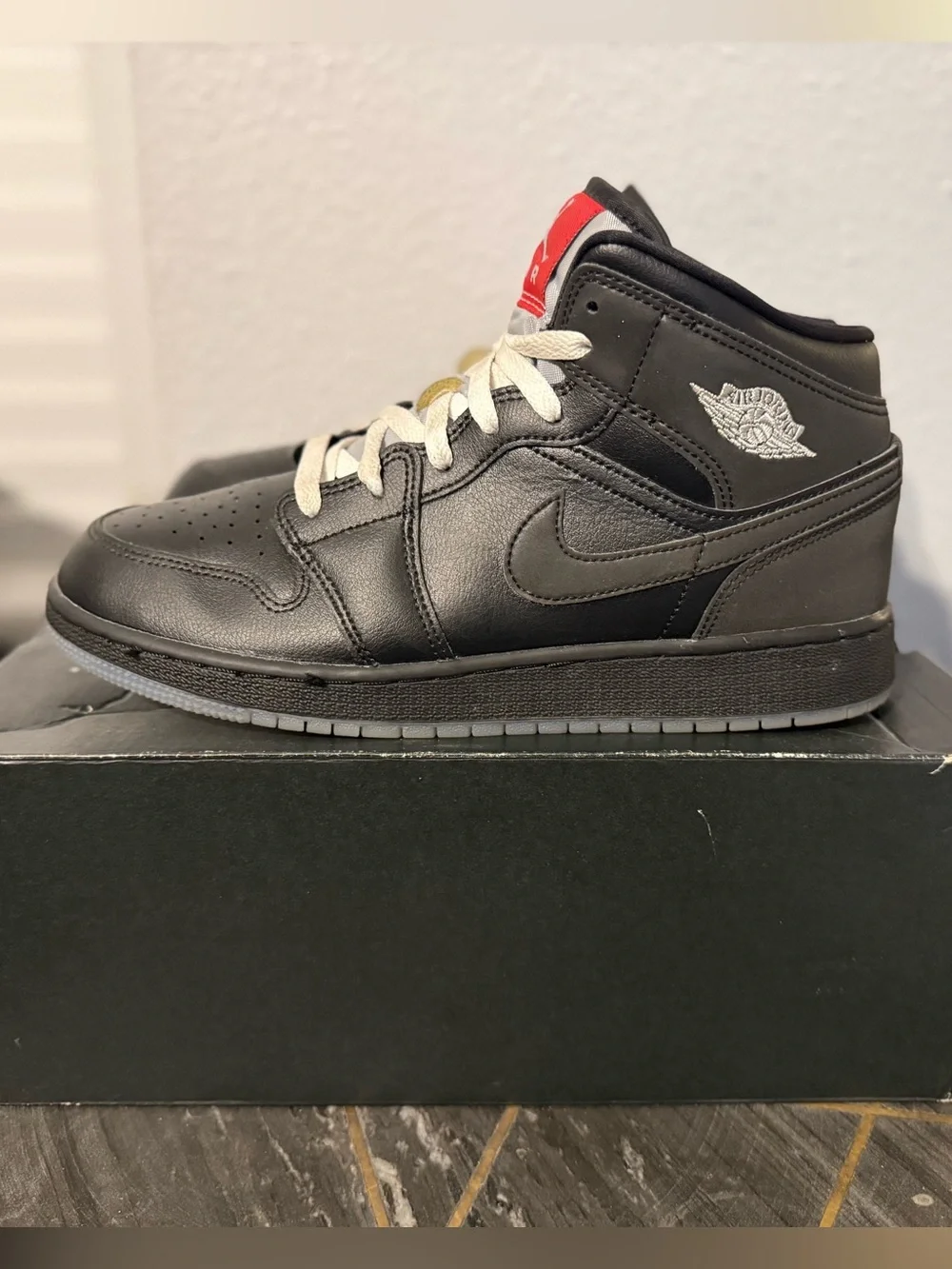 Air Jordan Retro 1 Mid Black Metallic Size 7Y